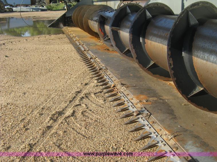 image for item E7985 Gleaner M2 combine