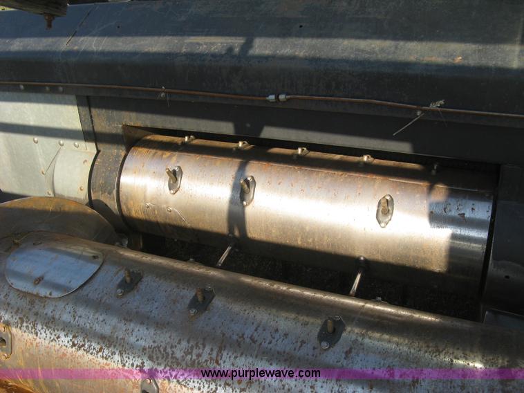 image for item E7985 Gleaner M2 combine