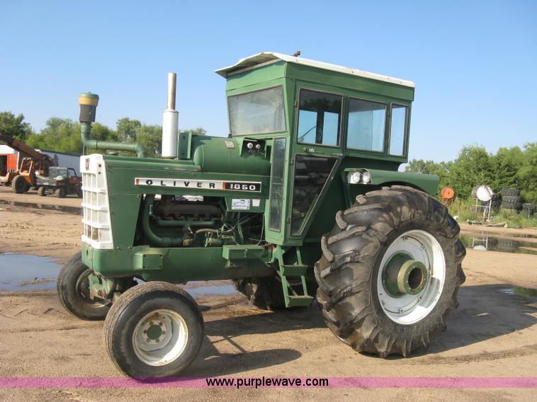 image for item E7986 Oliver 1850 tractor