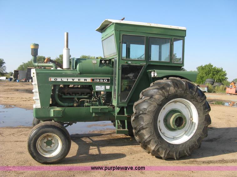 image for item E7986 Oliver 1850 tractor