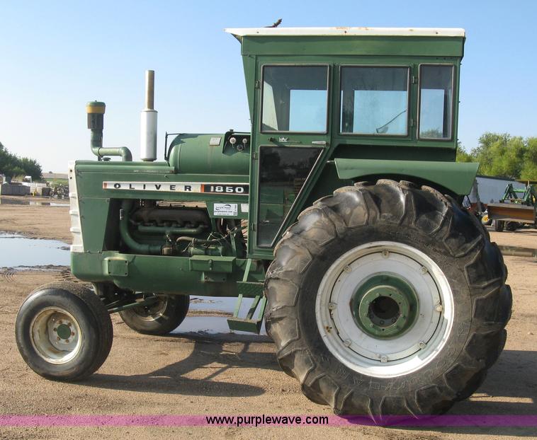 image for item E7986 Oliver 1850 tractor