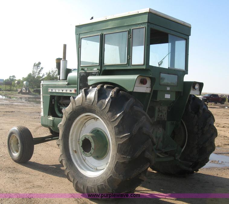image for item E7986 Oliver 1850 tractor