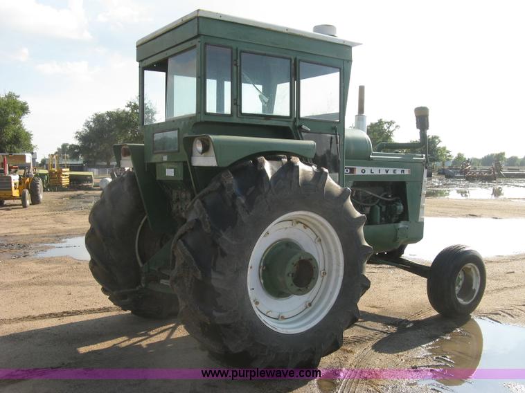 image for item E7986 Oliver 1850 tractor