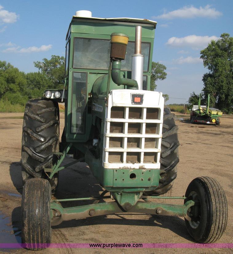 image for item E7986 Oliver 1850 tractor