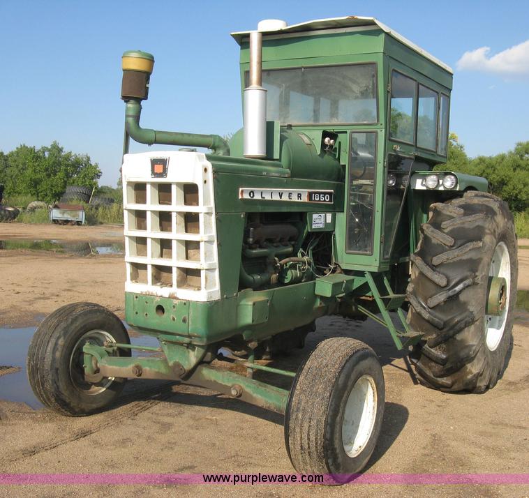 image for item E7986 Oliver 1850 tractor