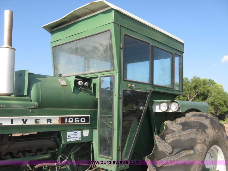 image for item E7986 Oliver 1850 tractor