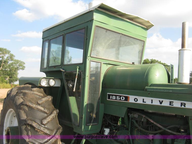 image for item E7986 Oliver 1850 tractor