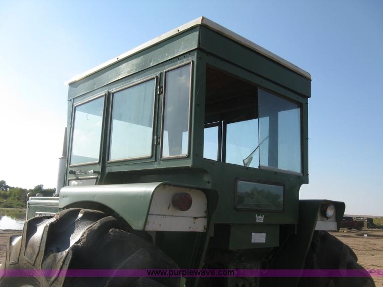 image for item E7986 Oliver 1850 tractor