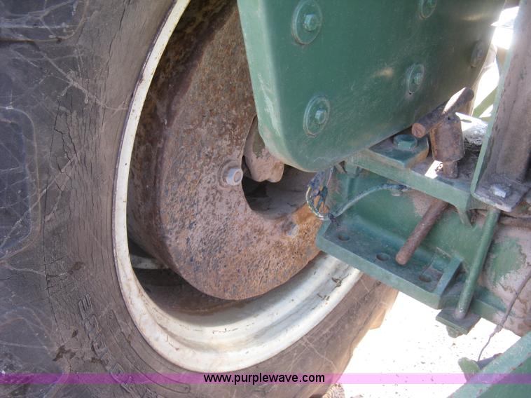 image for item E7986 Oliver 1850 tractor