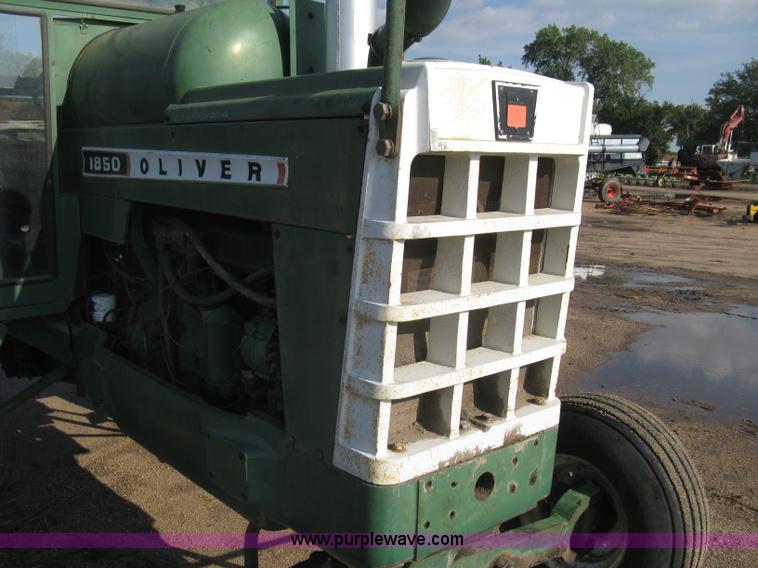 image for item E7986 Oliver 1850 tractor