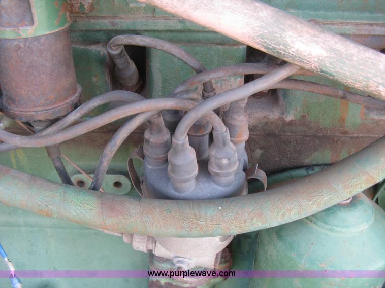 image for item E7986 Oliver 1850 tractor