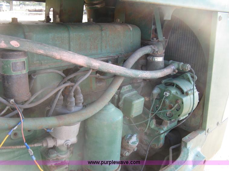 image for item E7986 Oliver 1850 tractor