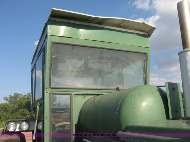 image for item E7986 Oliver 1850 tractor