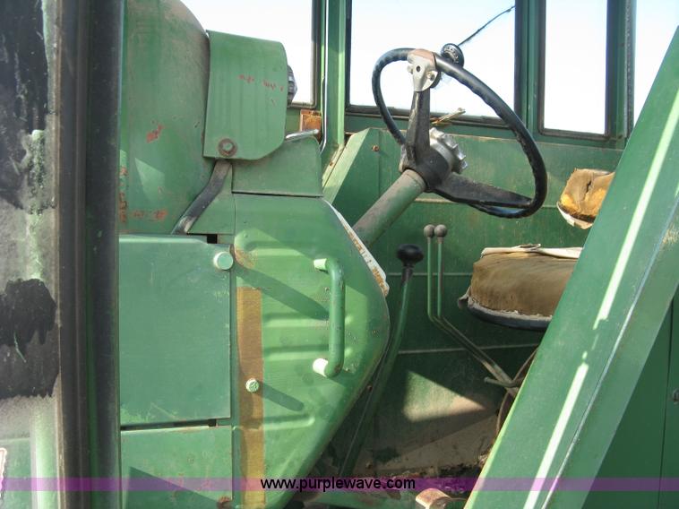 image for item E7986 Oliver 1850 tractor