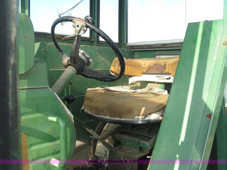 image for item E7986 Oliver 1850 tractor