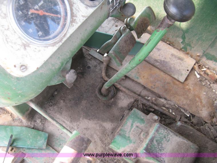 image for item E7986 Oliver 1850 tractor