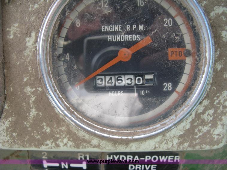 image for item E7986 Oliver 1850 tractor