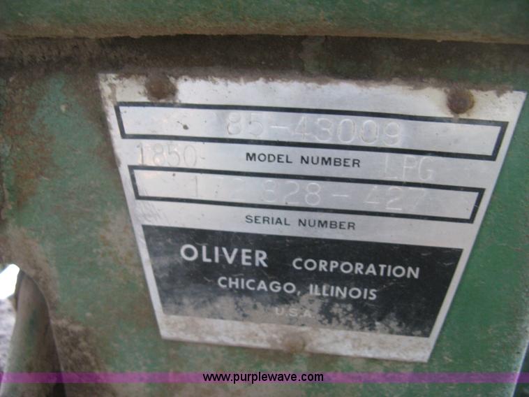 image for item E7986 Oliver 1850 tractor