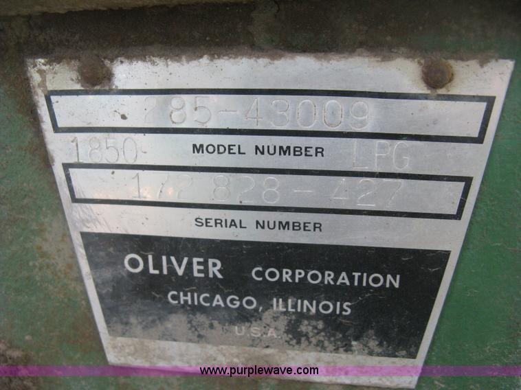 image for item E7986 Oliver 1850 tractor