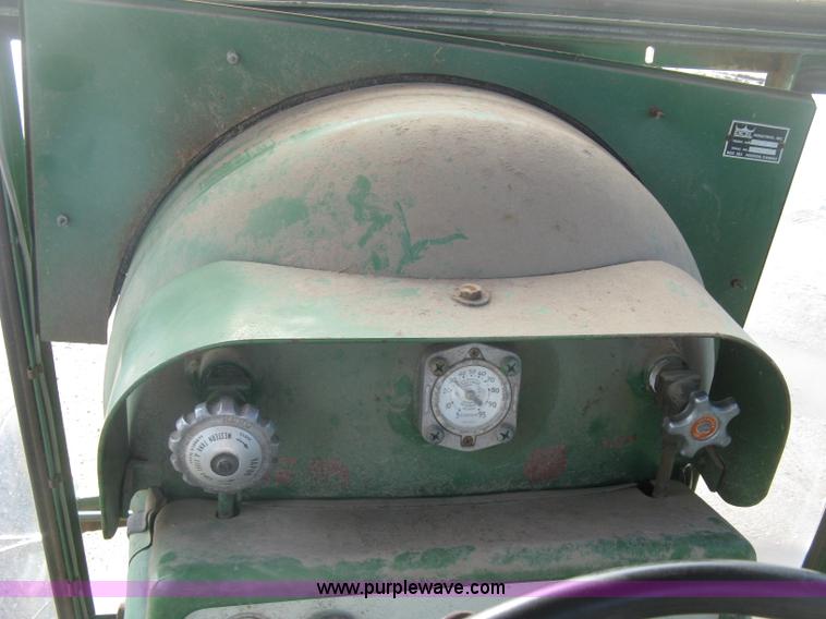 image for item E7986 Oliver 1850 tractor