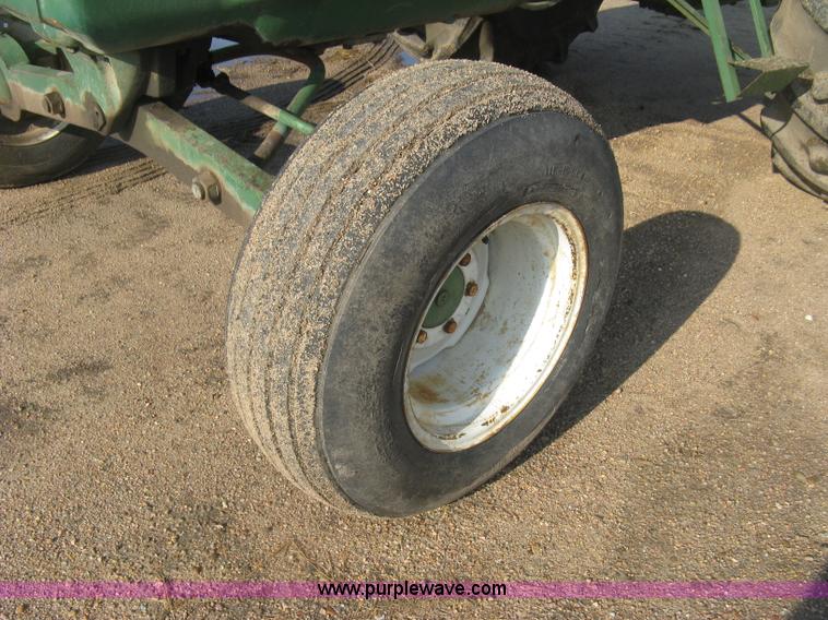 image for item E7986 Oliver 1850 tractor