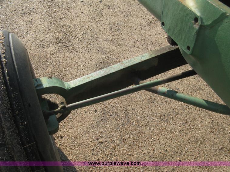 image for item E7986 Oliver 1850 tractor