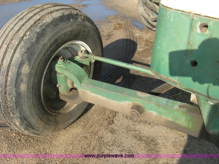 image for item E7986 Oliver 1850 tractor