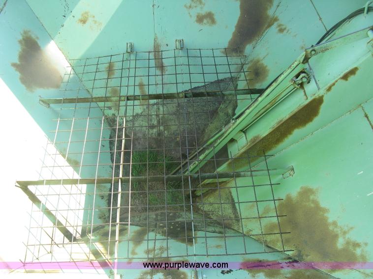 image for item E7988 Parker 450 grain cart