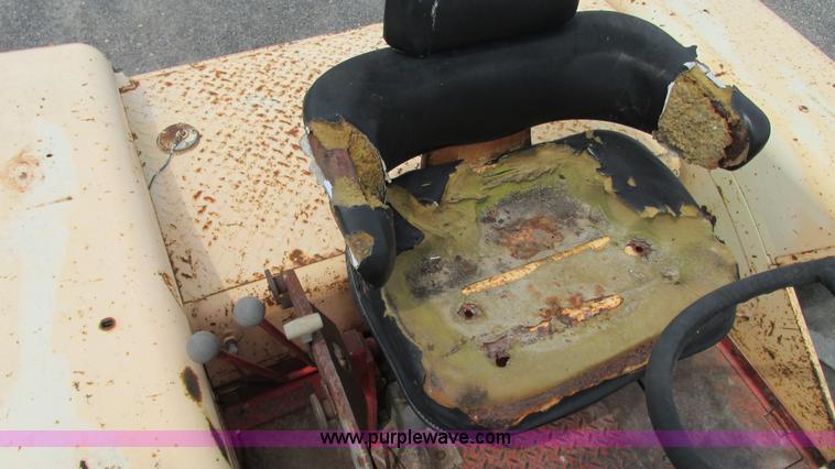 image for item G9101 Case 931 Comfort King tractor