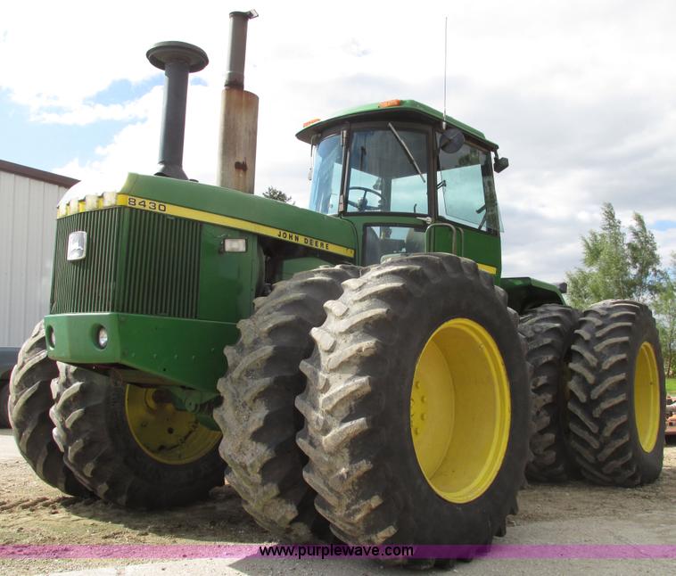 image for item G9943 1976 John Deere 8430 4WD tractor