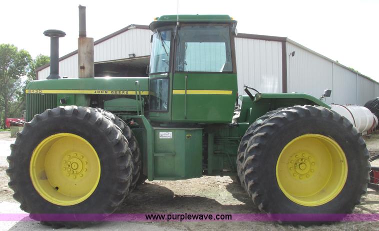 image for item G9943 1976 John Deere 8430 4WD tractor
