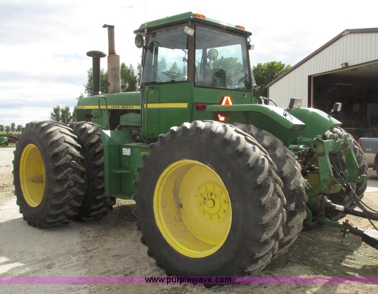 image for item G9943 1976 John Deere 8430 4WD tractor