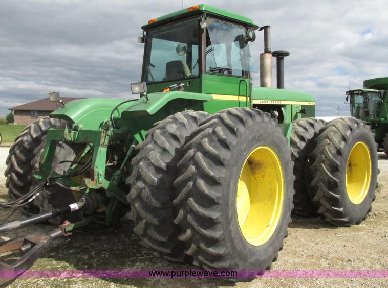 image for item G9943 1976 John Deere 8430 4WD tractor