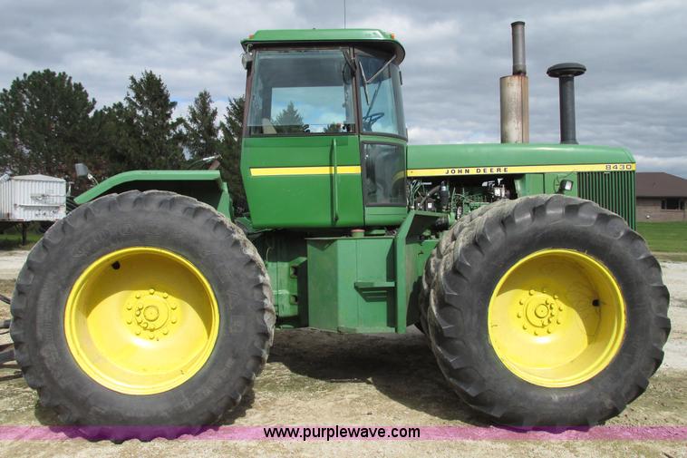 image for item G9943 1976 John Deere 8430 4WD tractor
