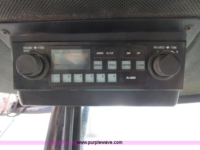 image for item G9943 1976 John Deere 8430 4WD tractor