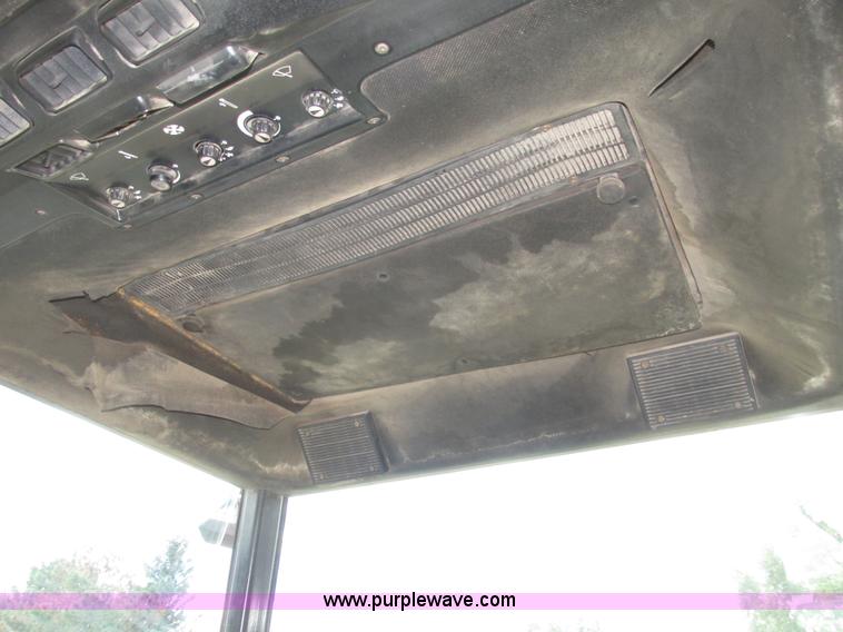 image for item G9943 1976 John Deere 8430 4WD tractor