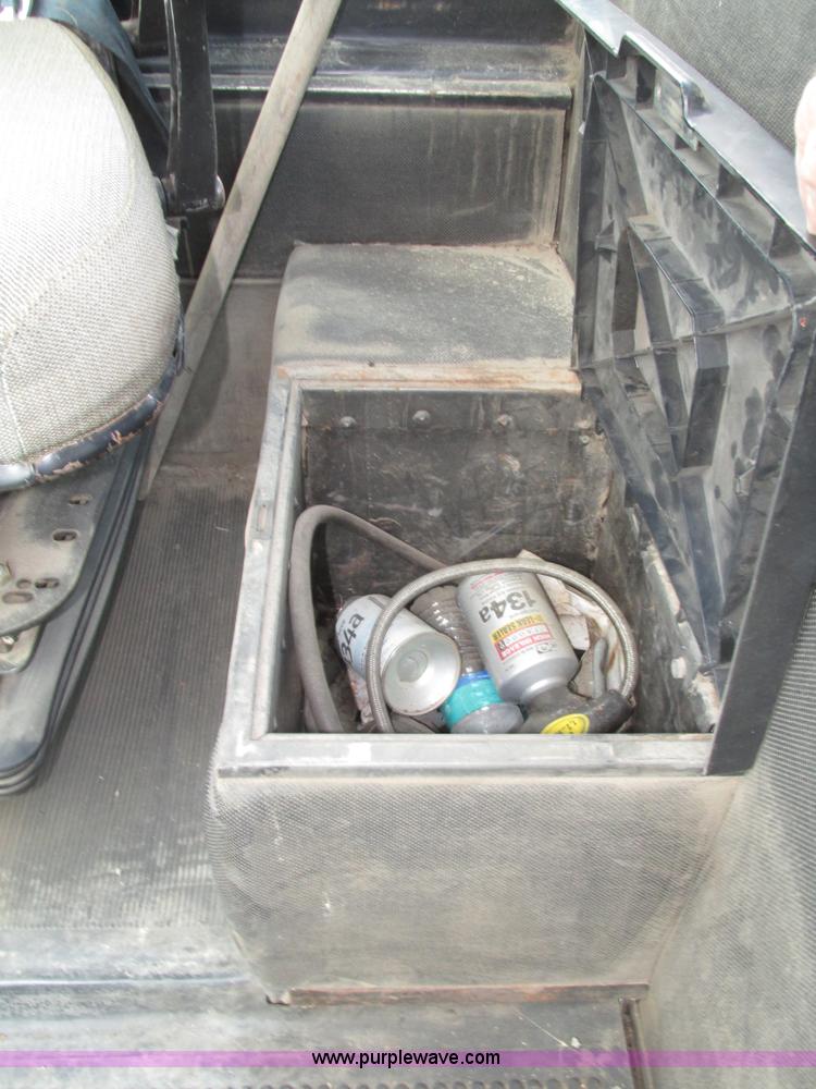 image for item G9943 1976 John Deere 8430 4WD tractor