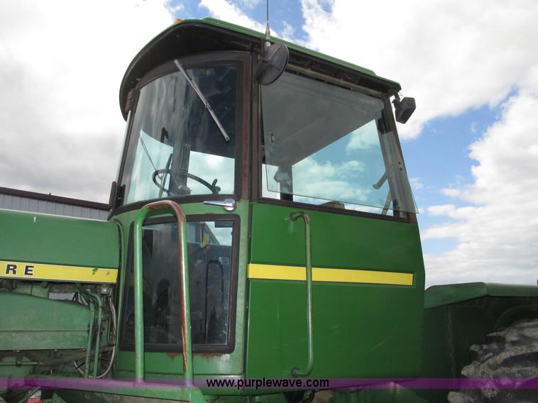 image for item G9943 1976 John Deere 8430 4WD tractor