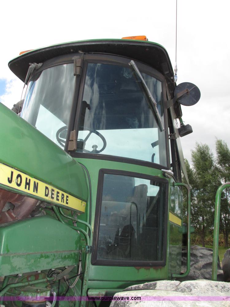 image for item G9943 1976 John Deere 8430 4WD tractor
