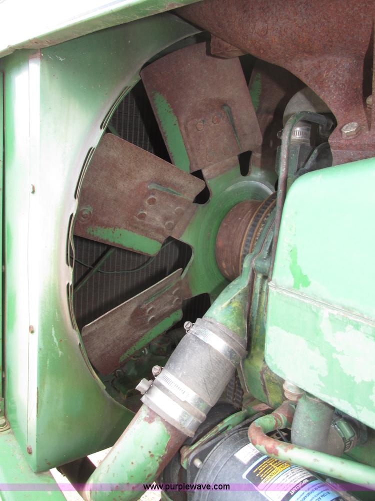 image for item G9943 1976 John Deere 8430 4WD tractor