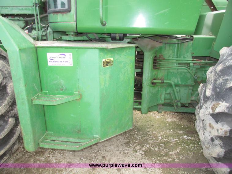 image for item G9943 1976 John Deere 8430 4WD tractor