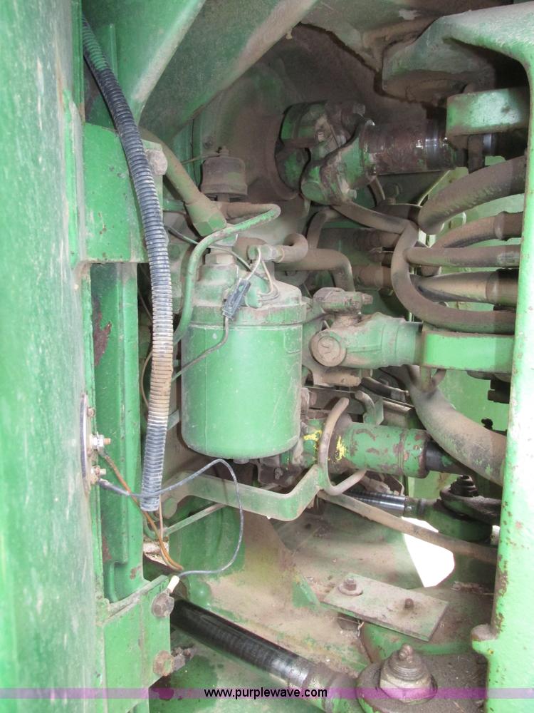 image for item G9943 1976 John Deere 8430 4WD tractor
