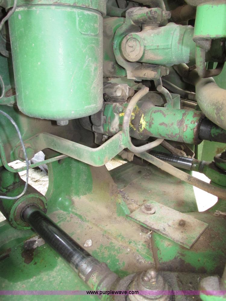 image for item G9943 1976 John Deere 8430 4WD tractor