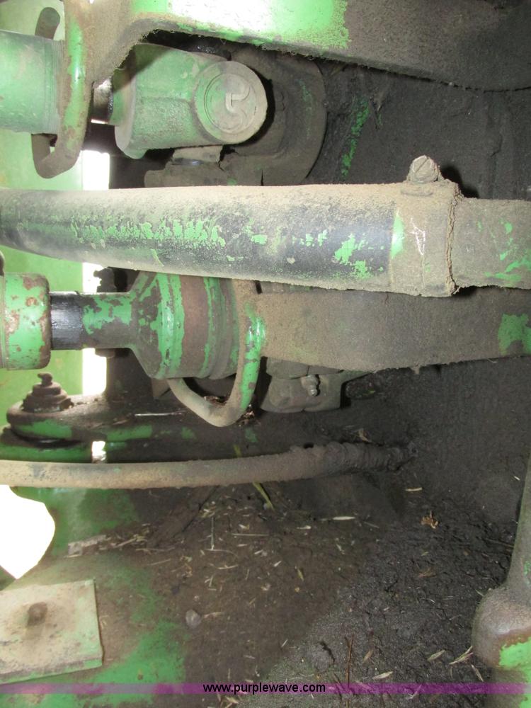 image for item G9943 1976 John Deere 8430 4WD tractor