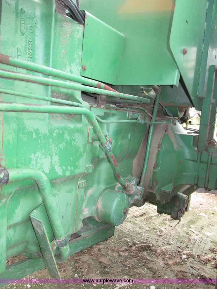 image for item G9943 1976 John Deere 8430 4WD tractor