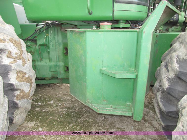 image for item G9943 1976 John Deere 8430 4WD tractor