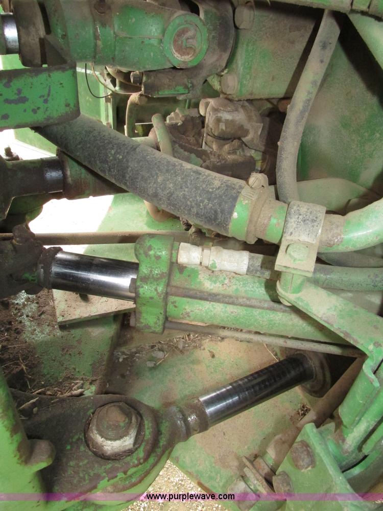 image for item G9943 1976 John Deere 8430 4WD tractor