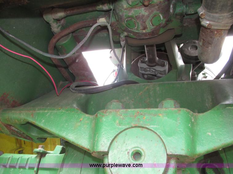 image for item G9943 1976 John Deere 8430 4WD tractor