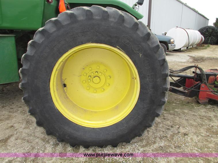 image for item G9943 1976 John Deere 8430 4WD tractor