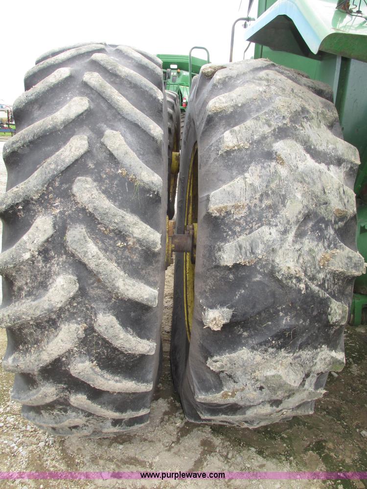 image for item G9943 1976 John Deere 8430 4WD tractor